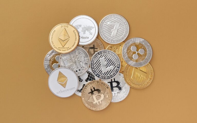 Hyperledger and Traditional Blockchain Key Differences and Benefits