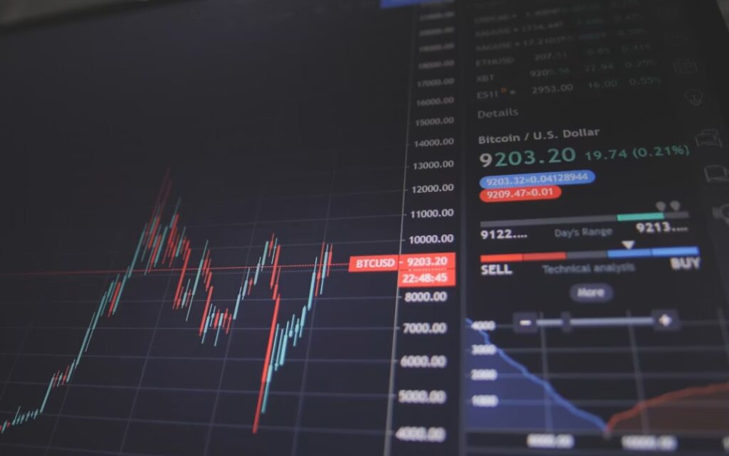 How Do Blockchain Compliance Solutions Balance Regulatory Requirements and User Privacy